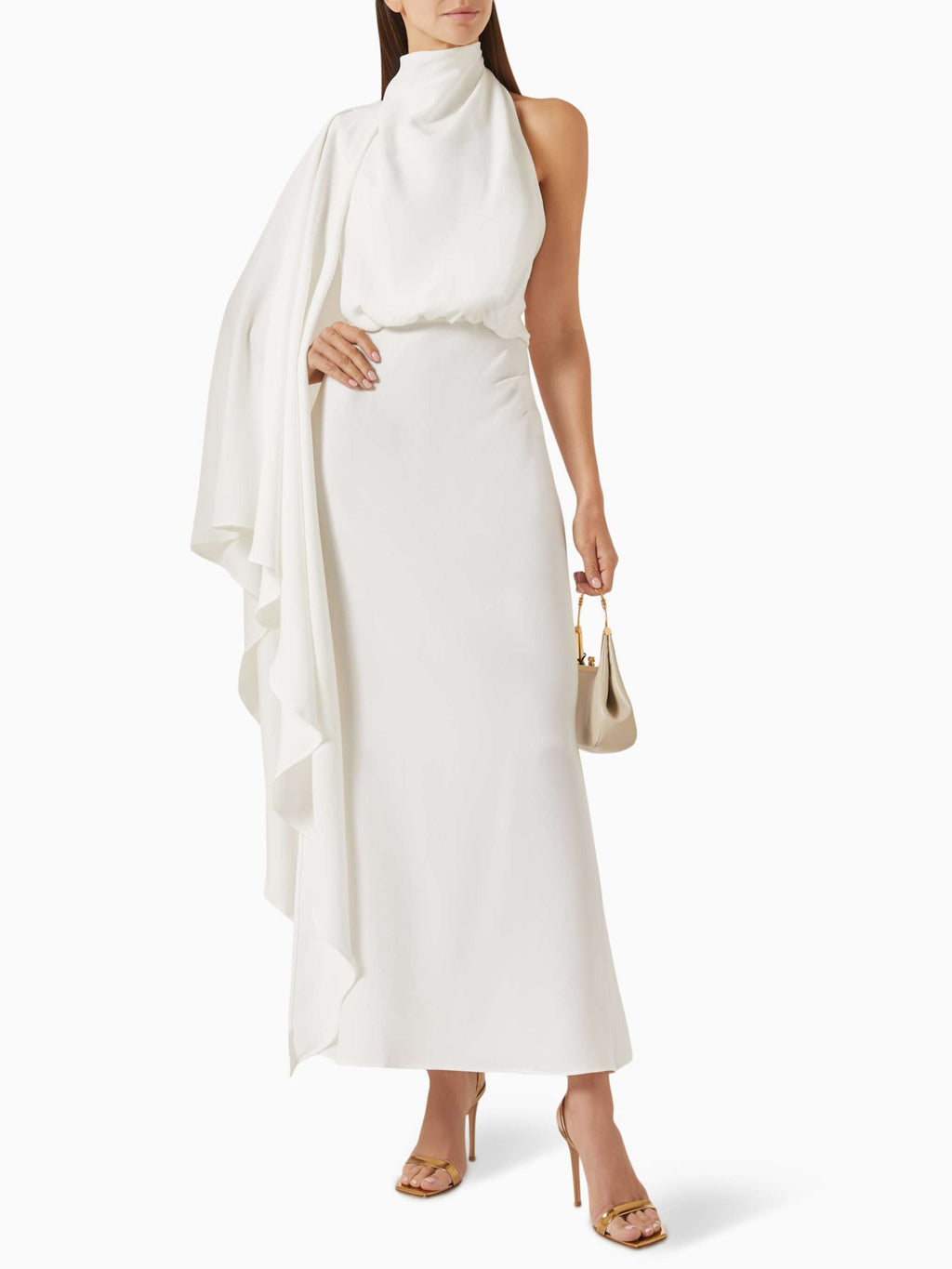 Robe longue en satin à manches cape élégamment drapée