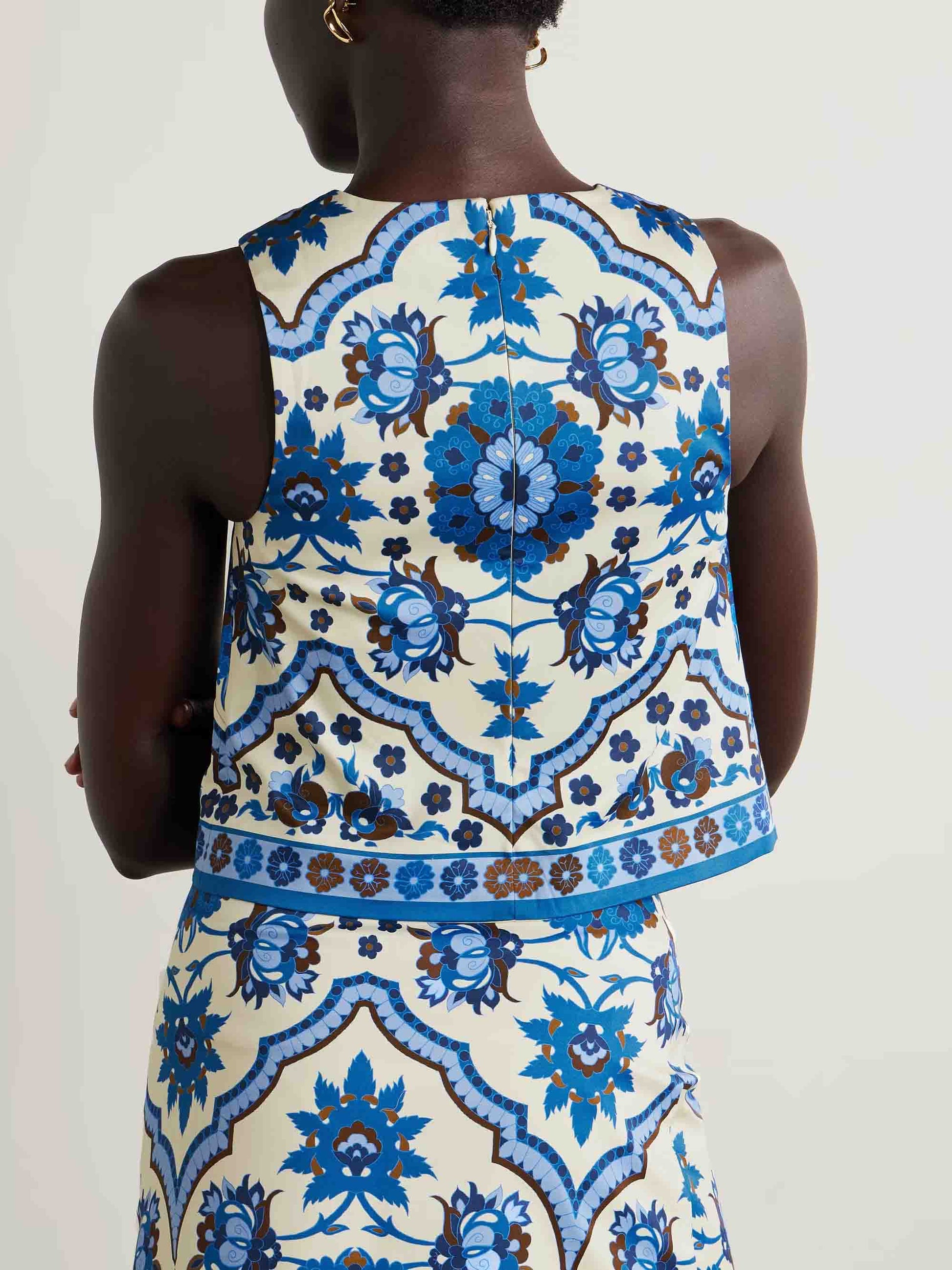 Einzigartiges, exquisites zweiteiliges Set mit Shorts und Weste mit Blumendruck