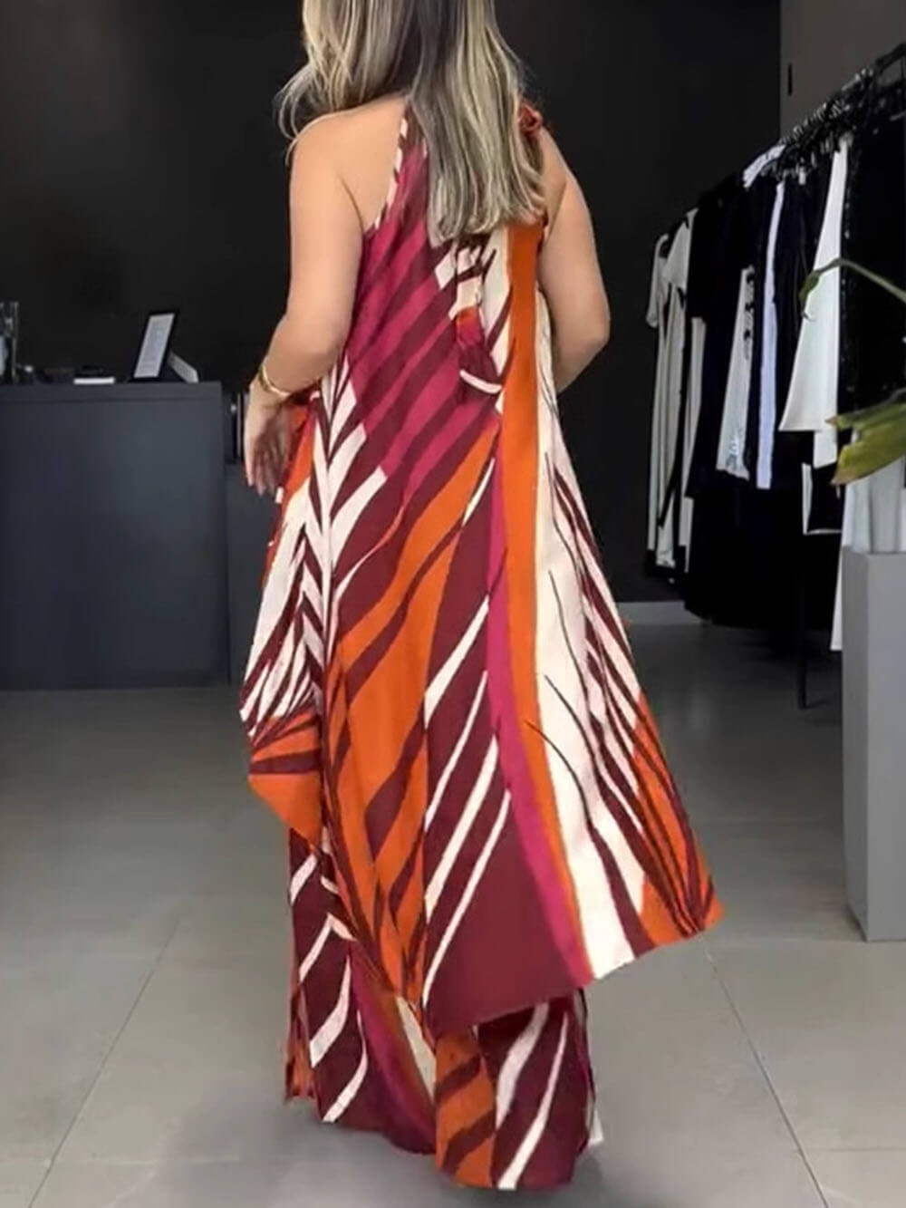 Ensemble haut sans manches et pantalon large à imprimé de positionnement unique et tendance