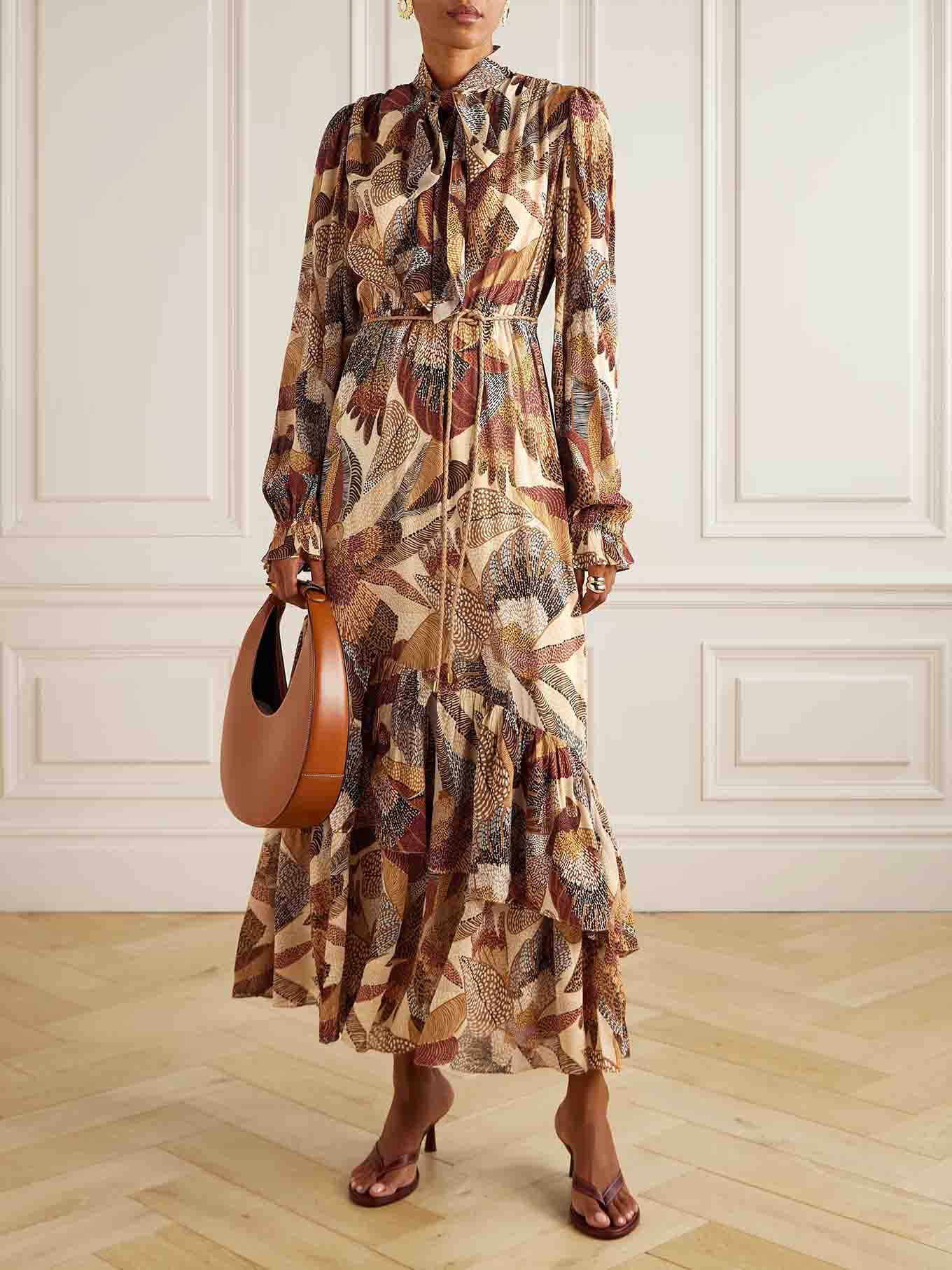 Exquisites Maxikleid mit Gürtel im Bohemian-Print