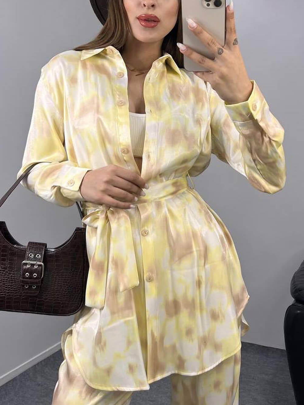 Einzigartige, lockere Hose mit geradem Bein und elastischer Taille im Batik-Print