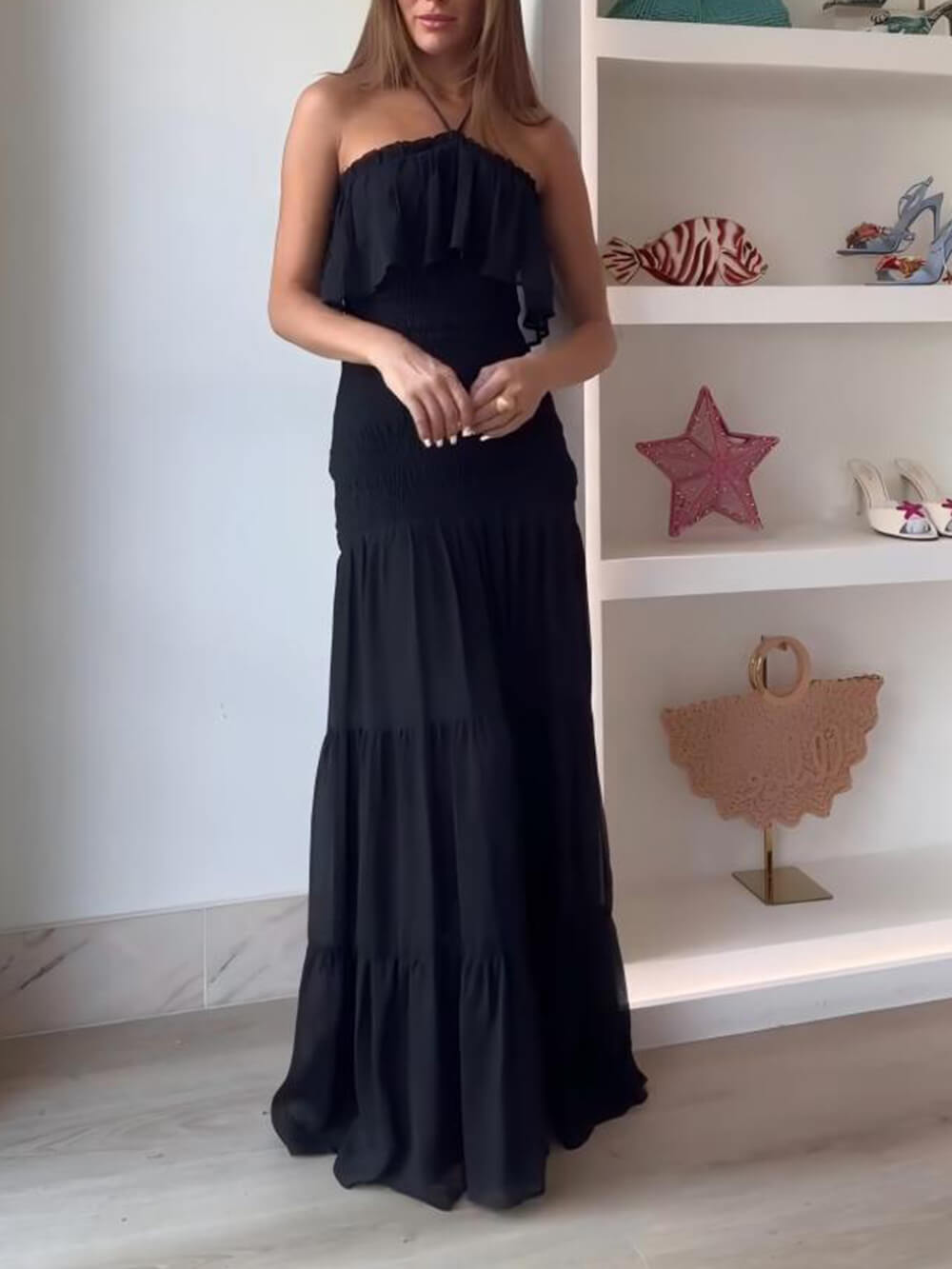 Elegantes, gerüschtes, mehrlagiges Neckholder-Maxikleid aus Chiffon mit freiem Rücken