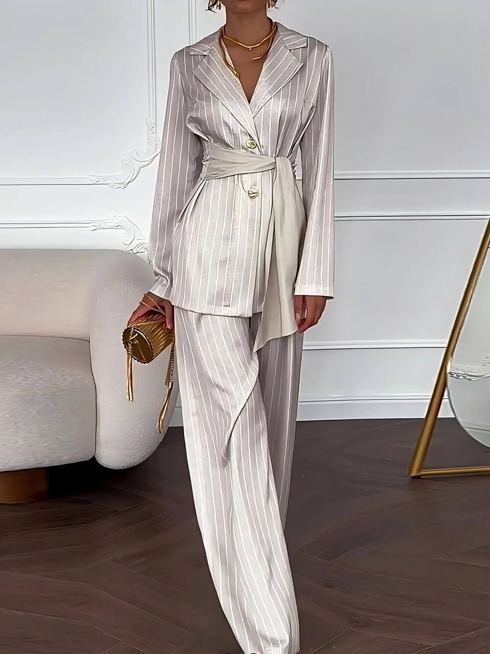 Eleganter Blazer mit Revers und Streifenmuster und Bindegürtel