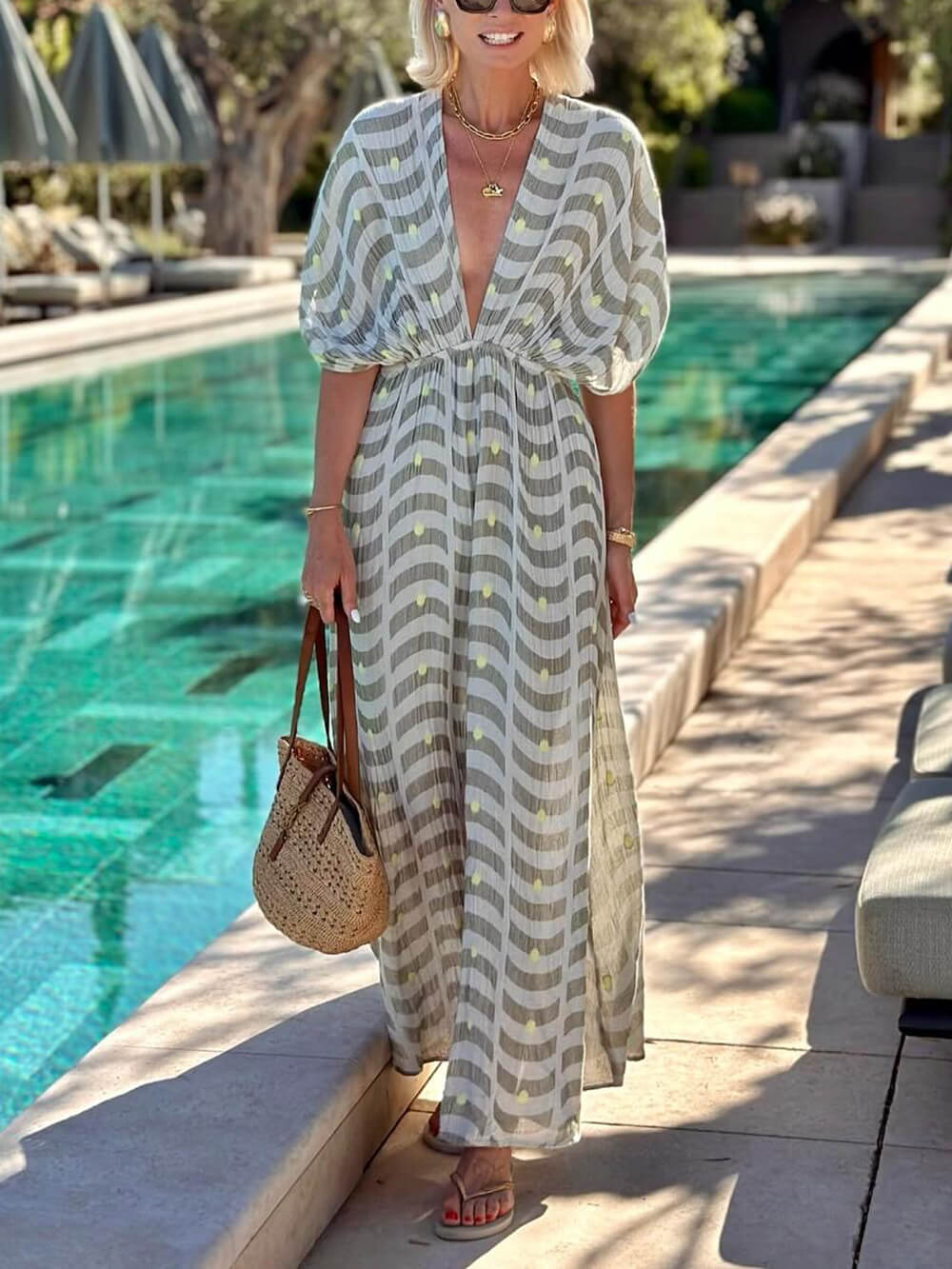 Robe longue unique à imprimé froncé et épaules tombantes avec fente latérale