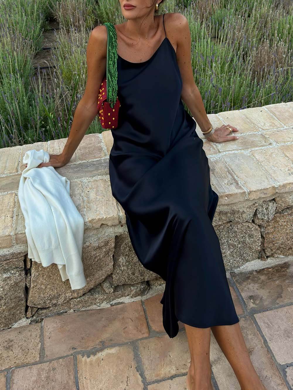 Robe longue décontractée en satin dos nu