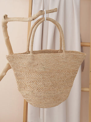 Handgehäkelte Strohtaschen aus Bast im französischen Urlaubsstil