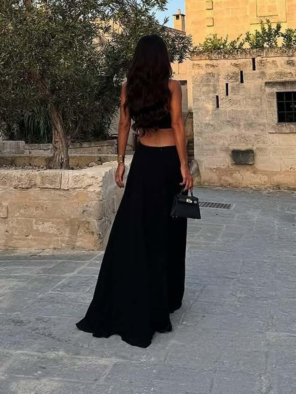 Rückenfreies Party-Maxikleid mit zarten Cut-Outs und Rüschen und Spaghettiträgern