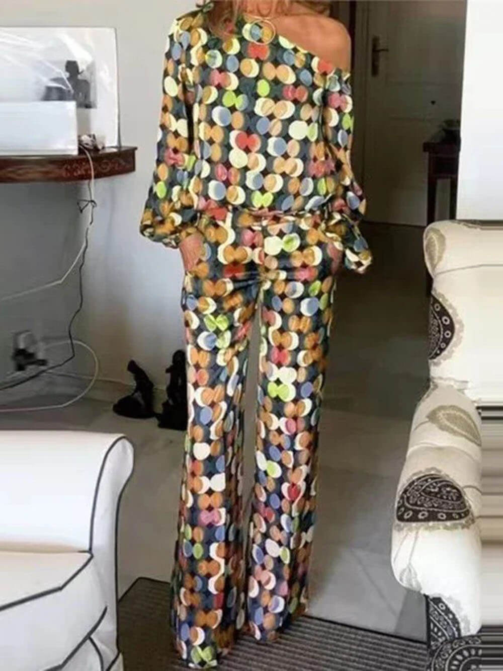 Ensemble élégant et unique, haut à épaules dénudées et imprimé à gros pois, poches élastiques, pantalon droit