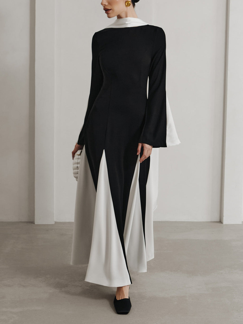 Elegantes Party-Maxikleid mit Kontrasteinsätzen