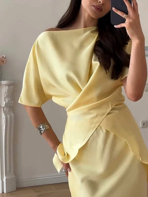 Chemise élégante en satin asymétrique drapée