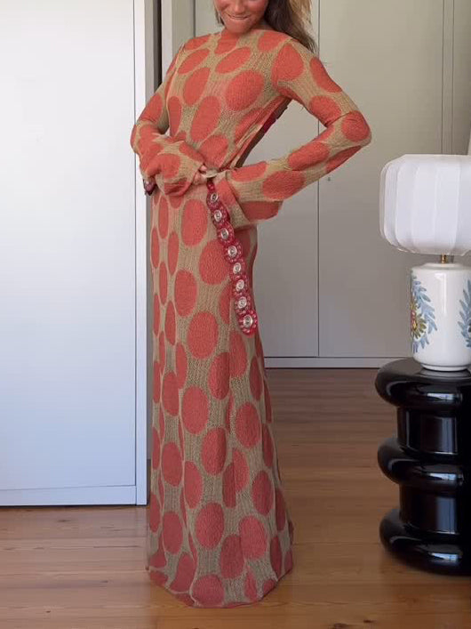 Robe longue élégante à pois, légèrement transparente, dos ouvert