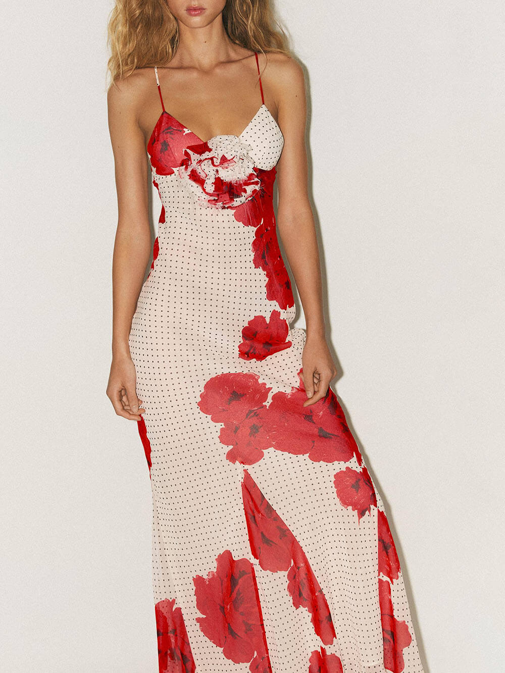 Elegantes Maxikleid mit Blumenmuster und Punkten