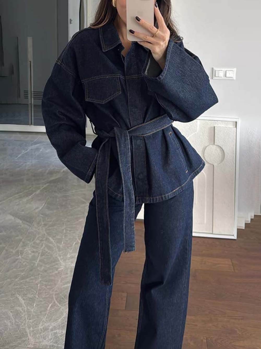 Veste en jean boutonnée à manches longues et col à poches, style workwear classique