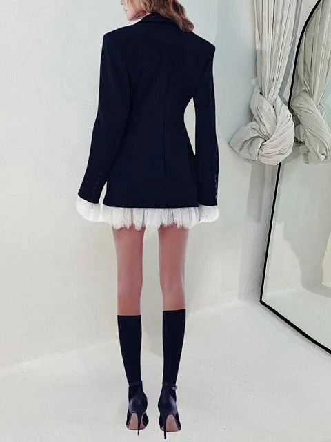 Elegantes, maßgeschneidertes Blazerkleid mit Spitzenbesatz