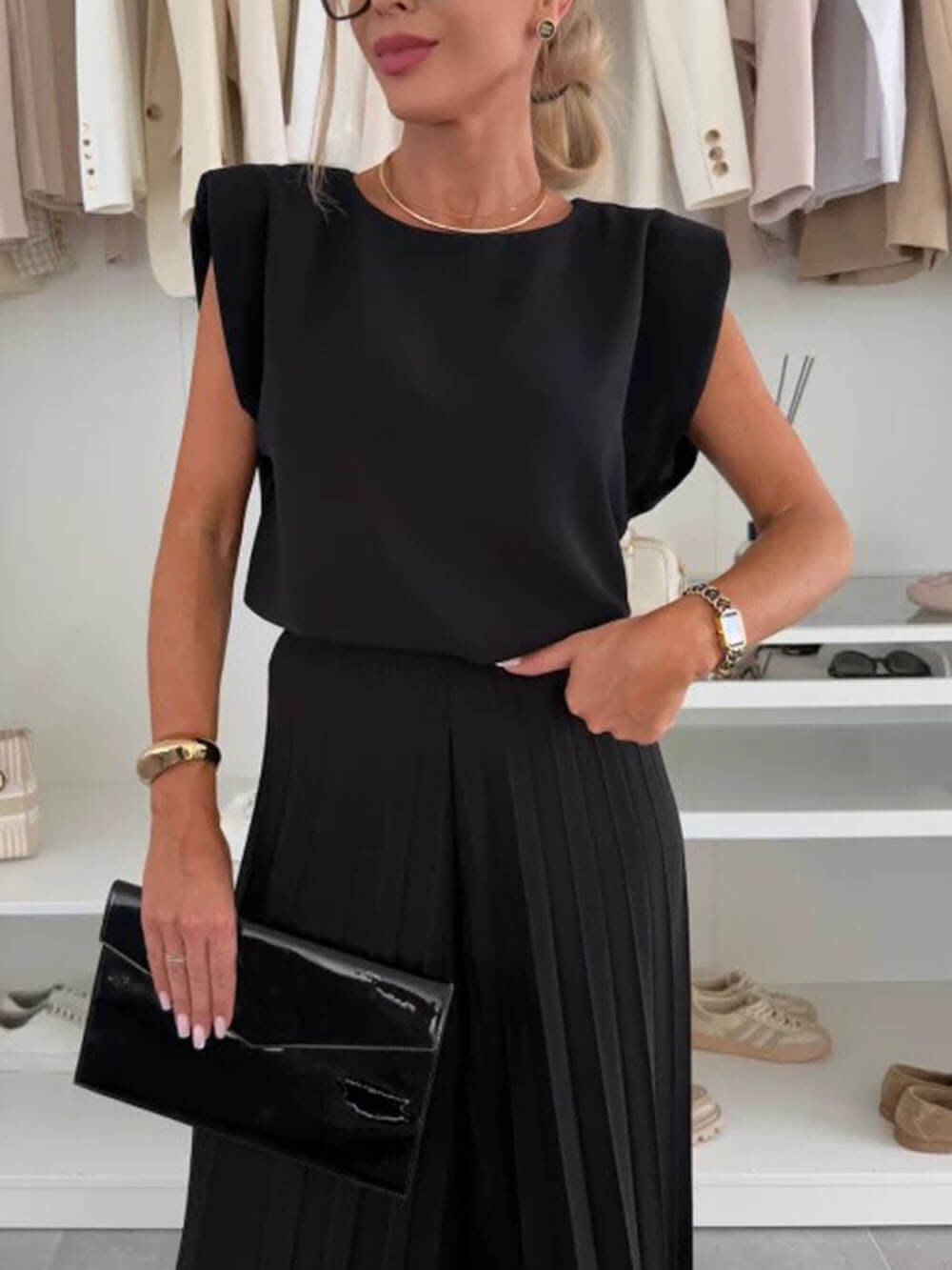 Haut à col rond et épaules rembourrées tendance