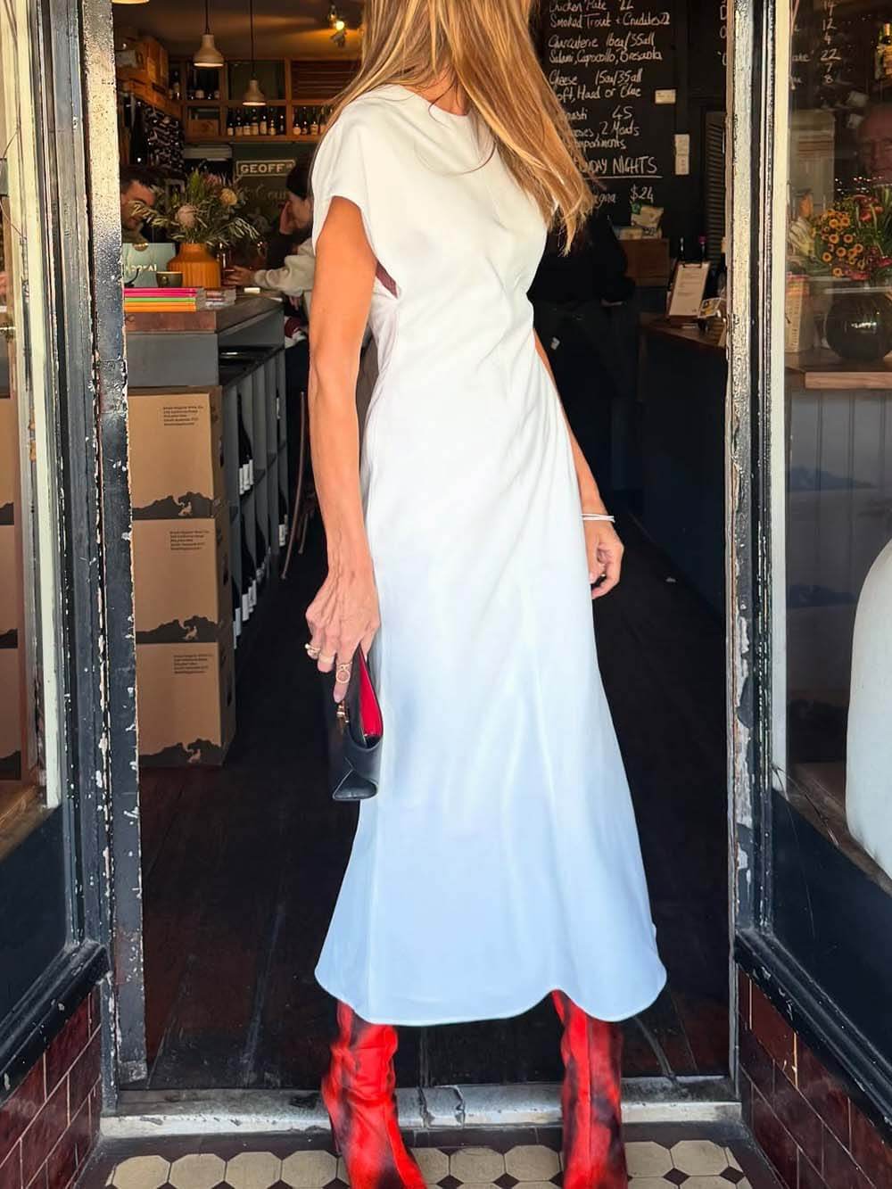 Elegantes, schmales Maxikleid mit überschnittenen Schultern