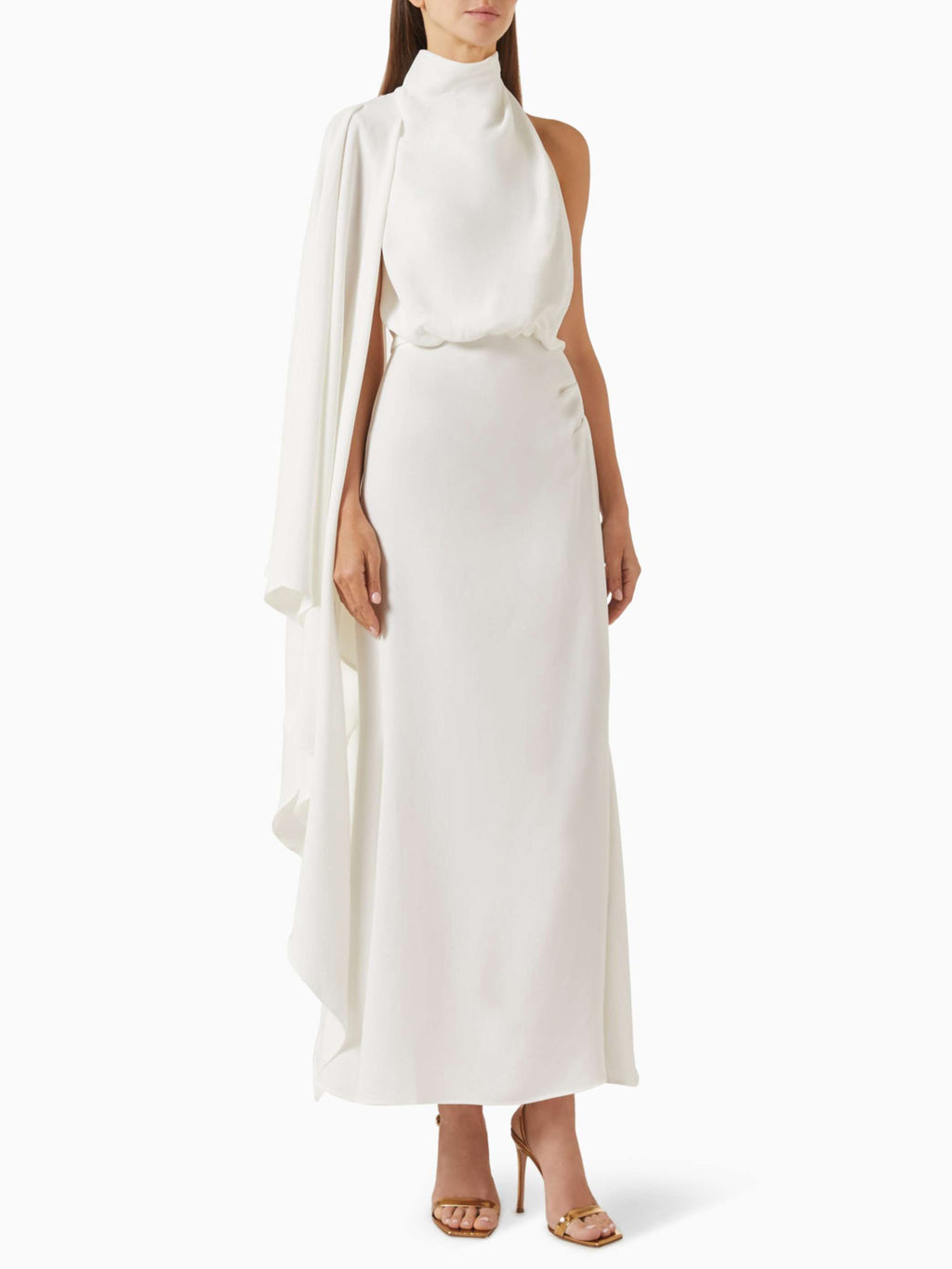 Robe longue en satin à manches cape élégamment drapée