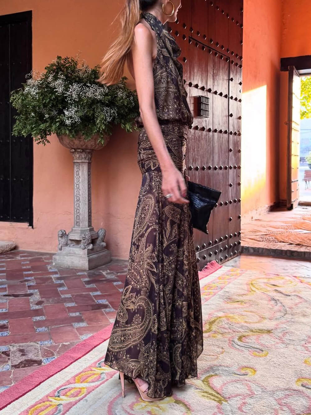 Elegantes, einzigartiges, gerüschtes, rückenfreies, plissiertes Maxikleid mit Paisley-Print