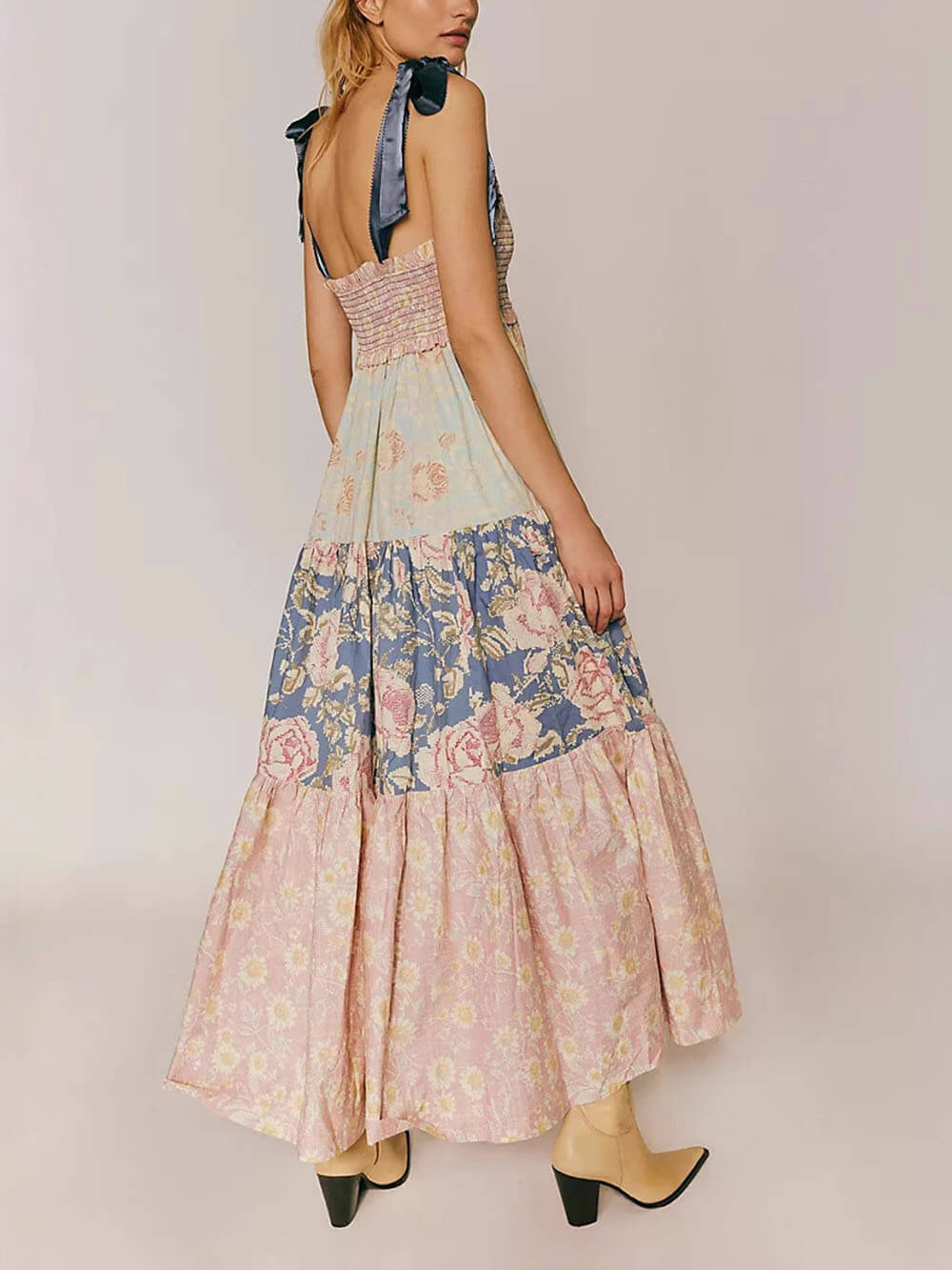 Klassisches Unterkleid mit Blumenmuster im französischen Stil