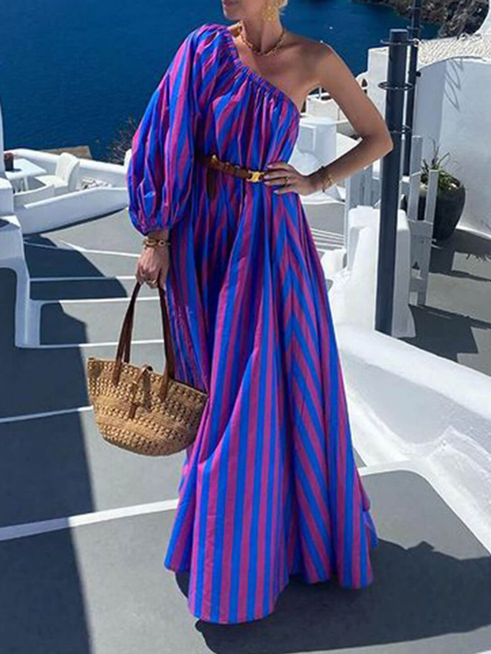 Robe longue de vacances à rayures et épaules dénudées