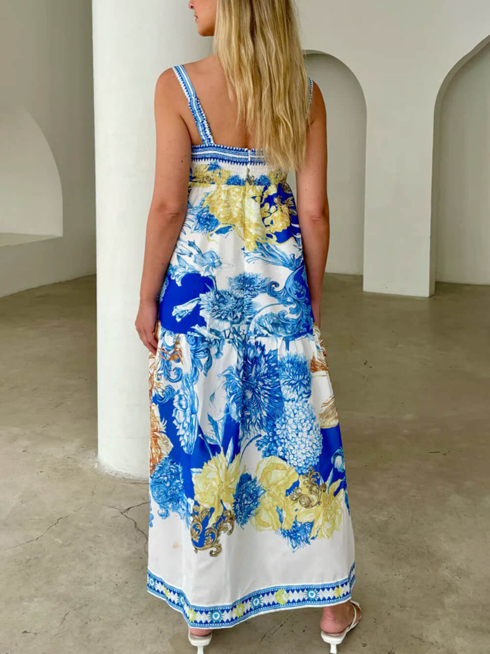Modisches Hosenträgerkleid im europäischen Urlaubsstil mit festem Aufdruck