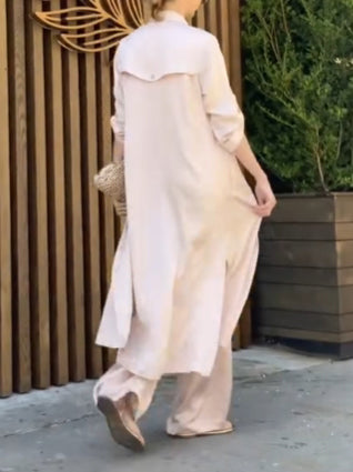 Eleganter, leichter, langer Trenchcoat aus Satin