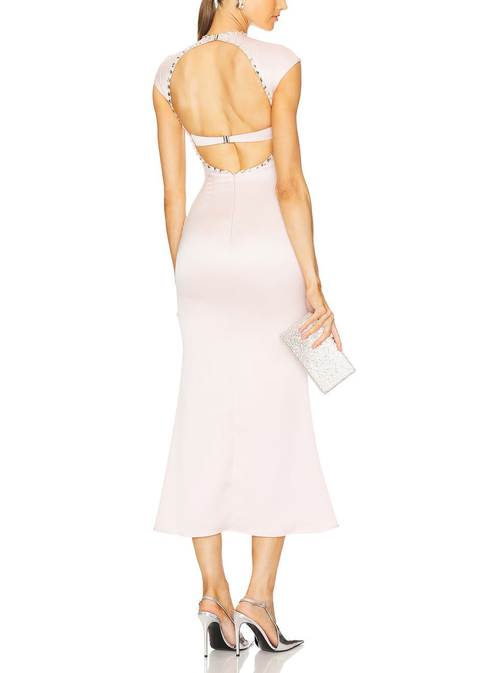 Robe midi élégante en satin ornée de cristaux