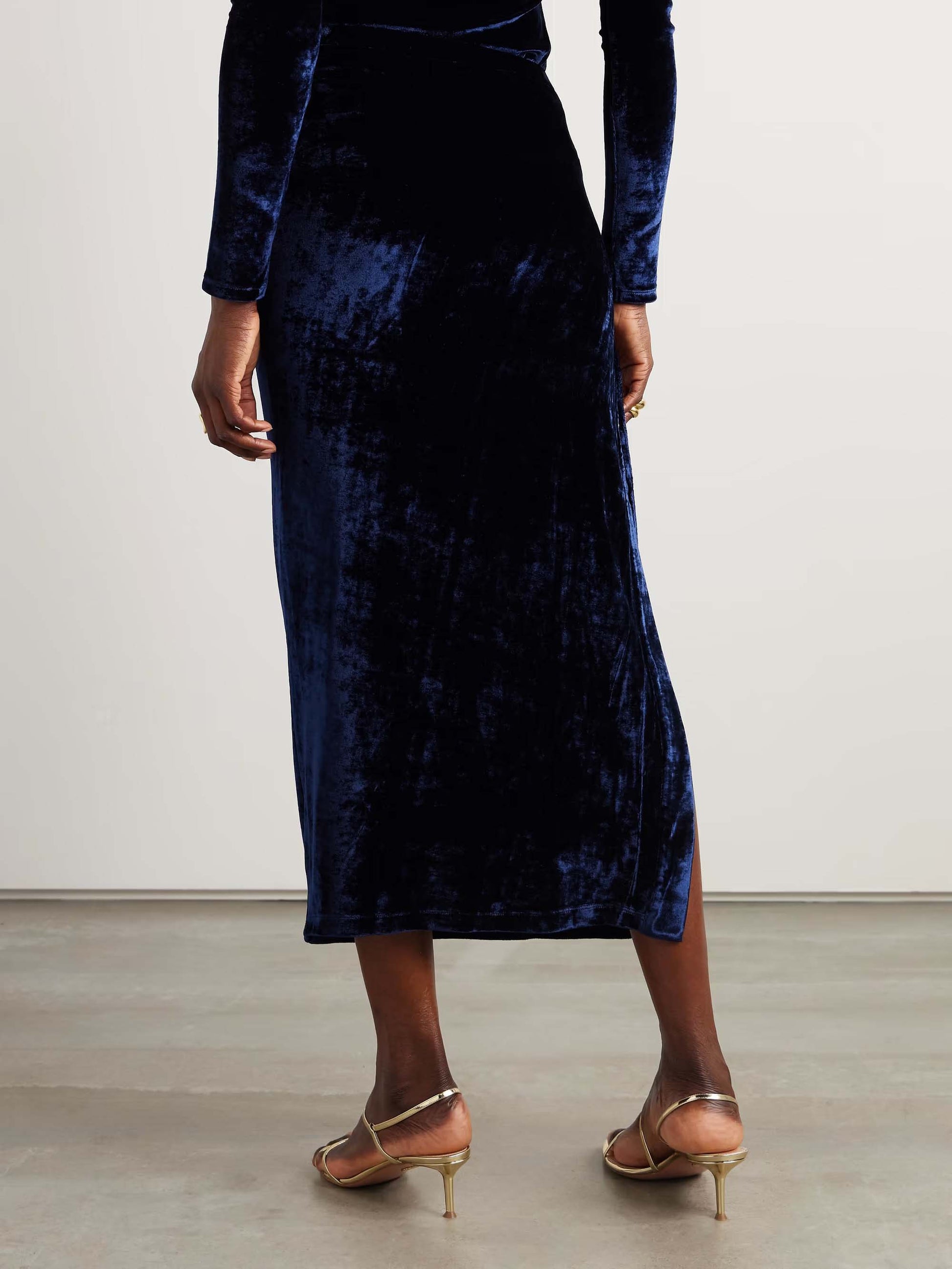 Eleganter Plissee-Samtrock mit Druckknopfschlitz