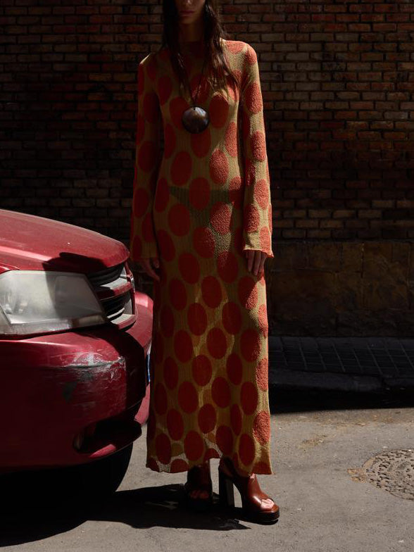 Robe longue élégante à pois, légèrement transparente, dos ouvert