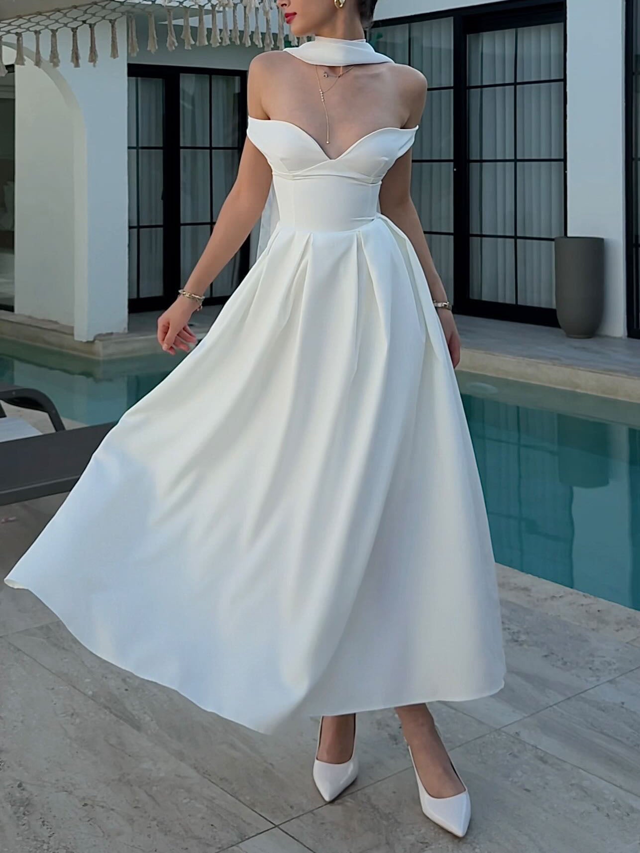 Elegant Low-cut V-neck Open-back A-line Maxi Dress