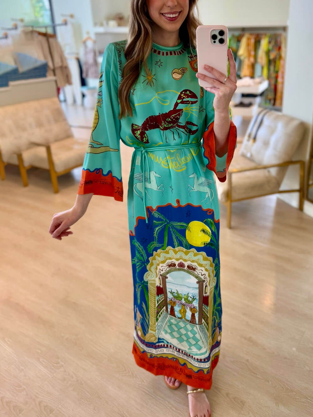 Robe longue fendue à manches longues et taille nouée en satin à imprimé unique