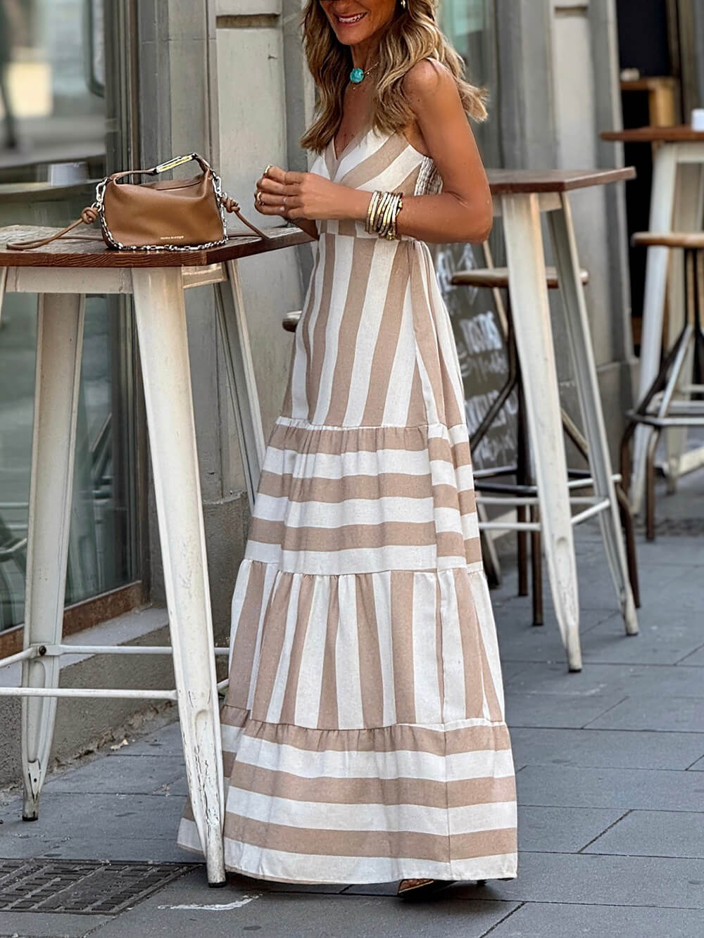 Sommerliches, gestreiftes Patchwork-Maxikleid mit Rüschen und Rückenausschnitt