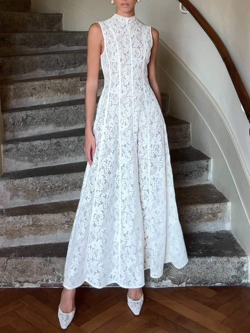 Elegantes, zeitloses, ärmelloses, figurbetontes Maxikleid aus Spitze