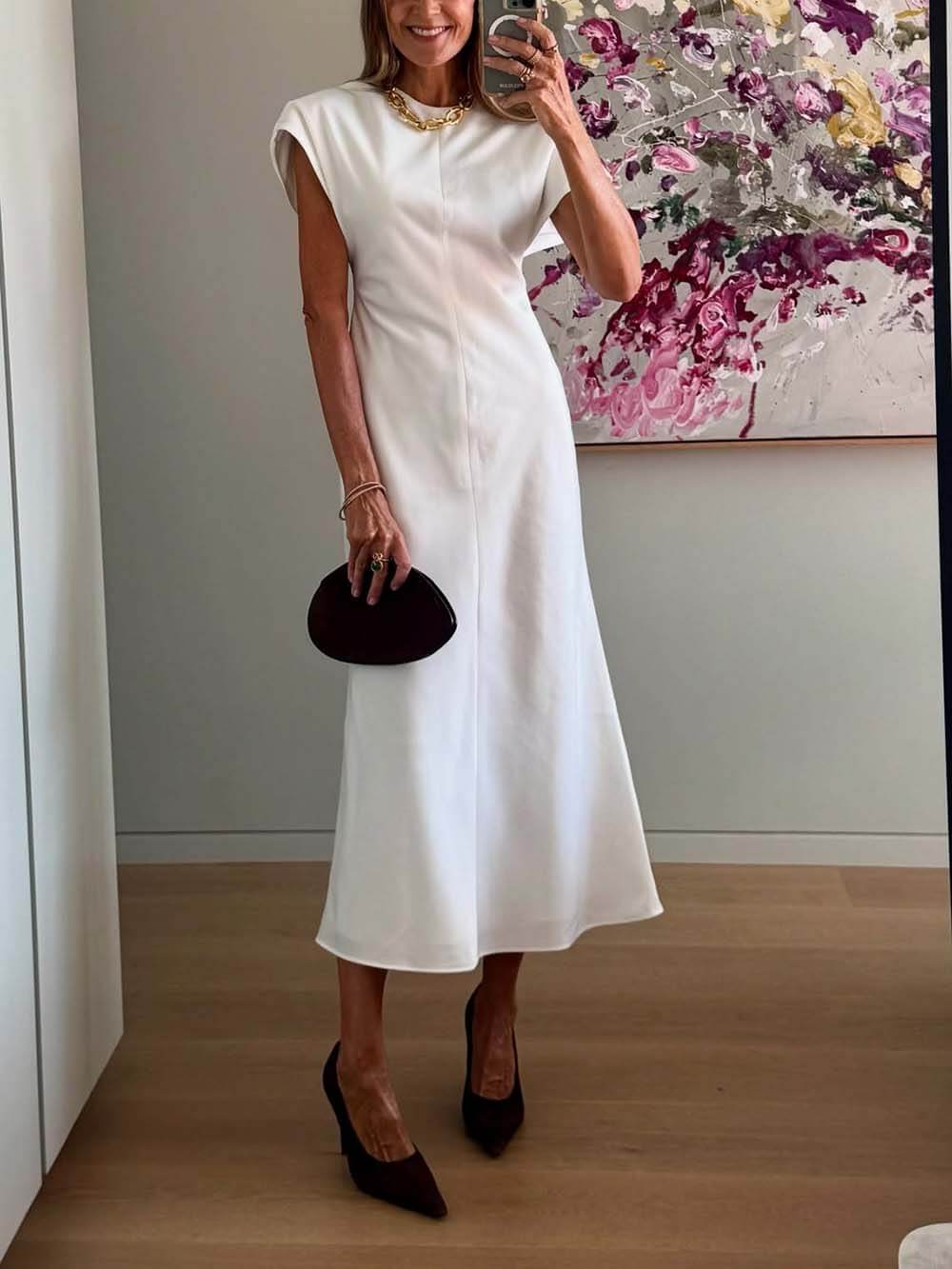 Elegantes, schmales Maxikleid mit überschnittenen Schultern