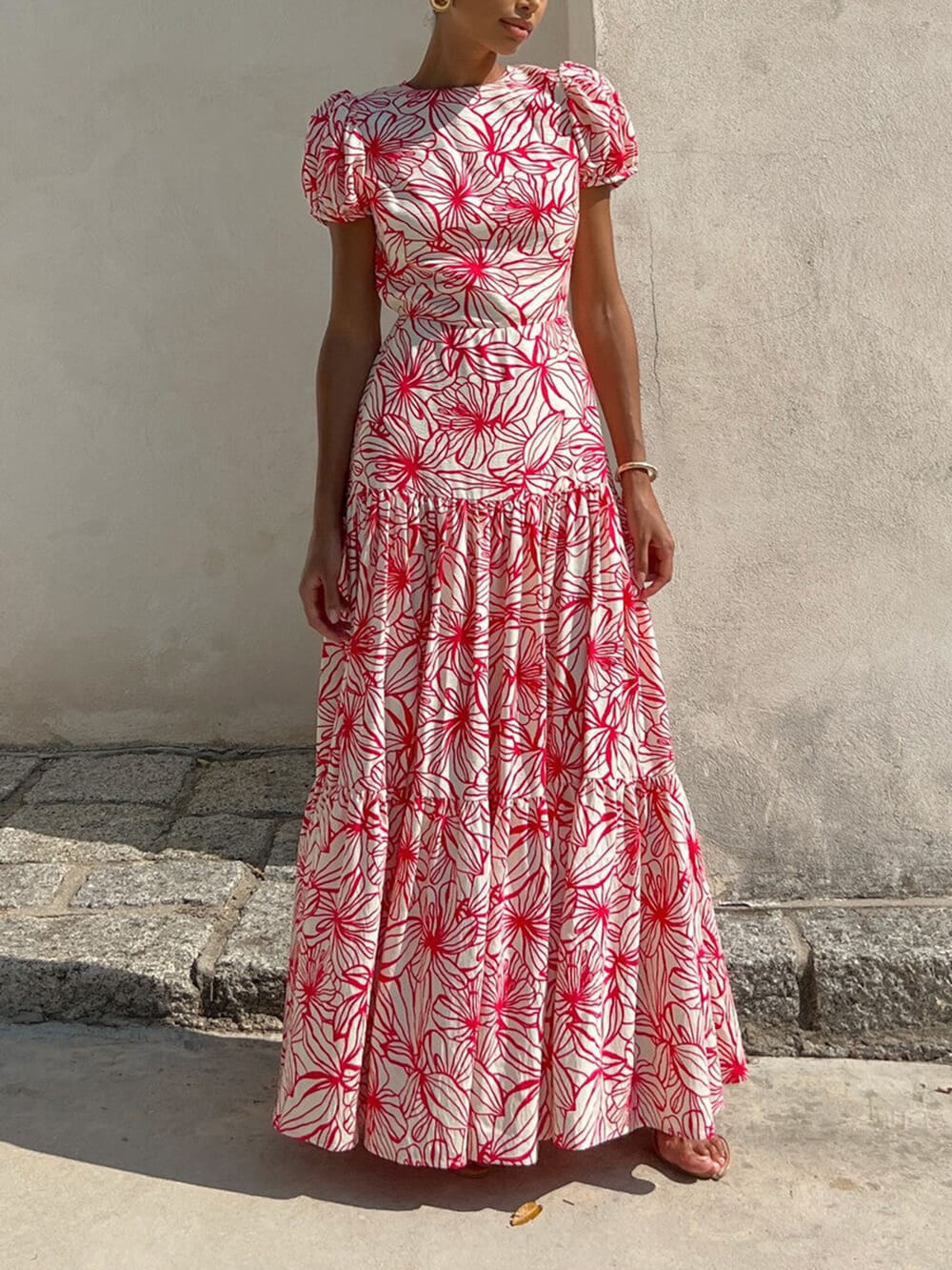 Magnifique robe longue plissée à imprimé floral et dos ouvert