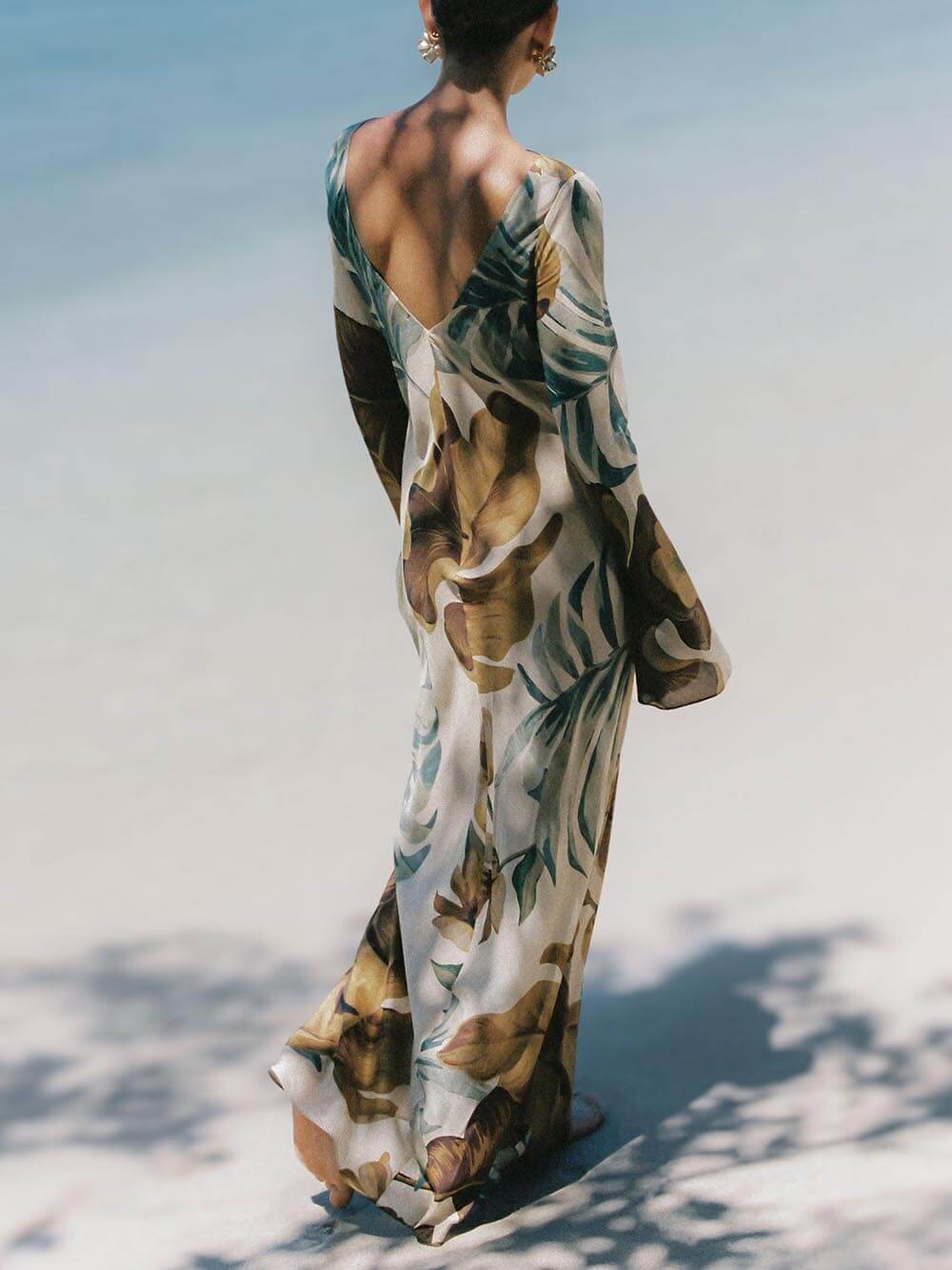 Robe longue ajourée à imprimé végétal simple et unique