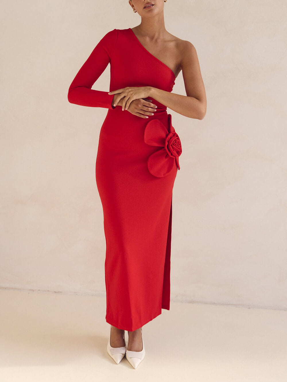 Robe longue de bal exquise à une épaule, décolleté asymétrique, décoration florale, fente latérale