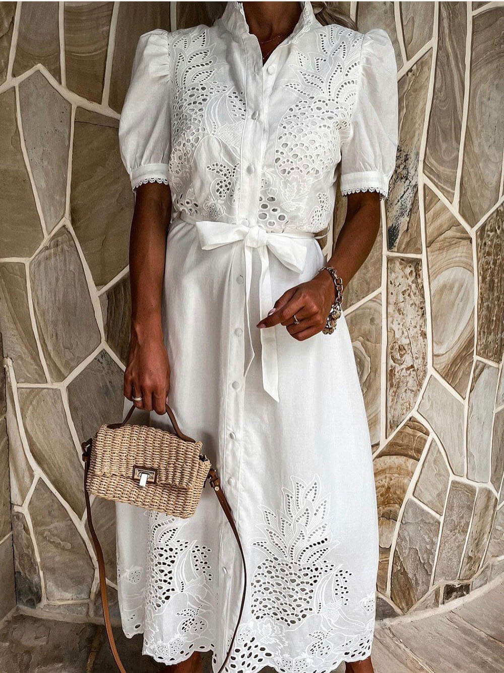 Robe trapèze large à taille creuse et coutures en dentelle exquise