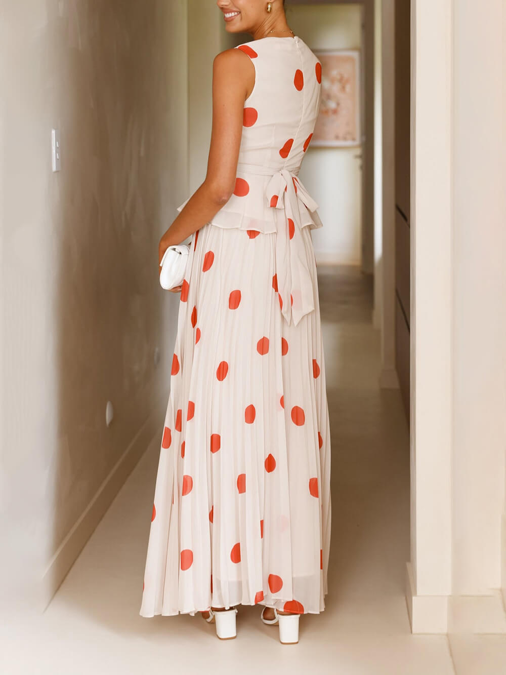 Jupe taille haute froncée à imprimé pois rouges délicats