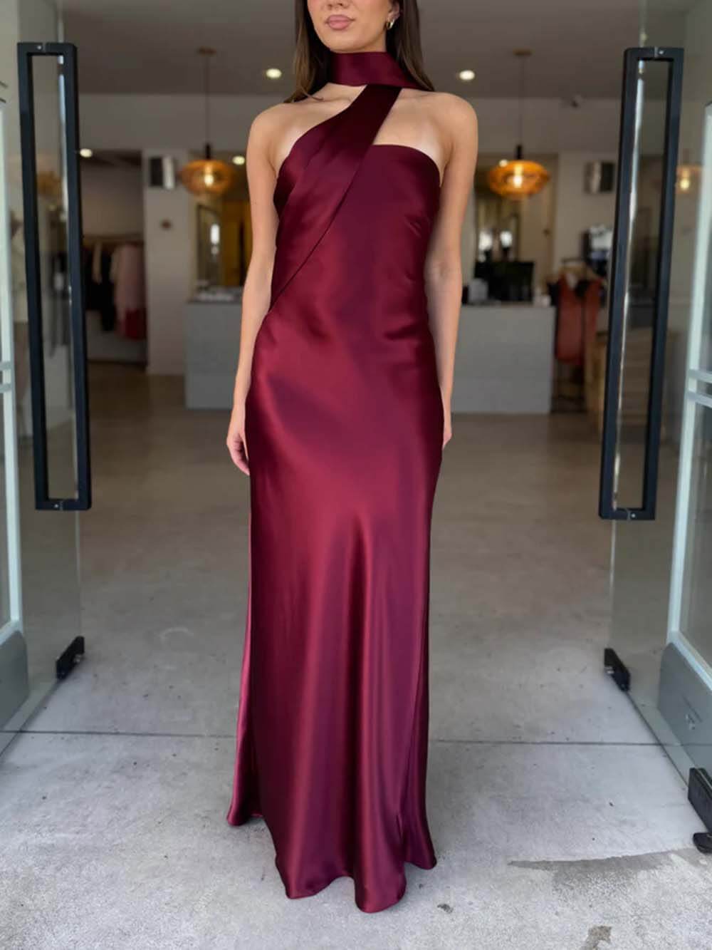 Elegantes Party-Maxikleid aus Satin mit Bindedetail