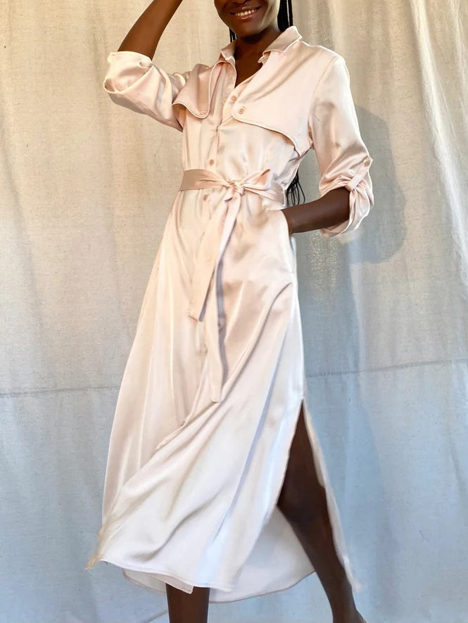 Eleganter, leichter, langer Trenchcoat aus Satin