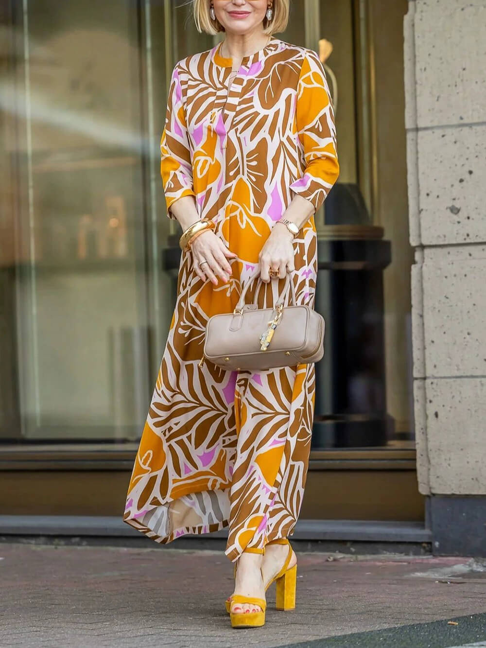 Robe longue décontractée et sans effort à col en V et imprimé pour les vacances