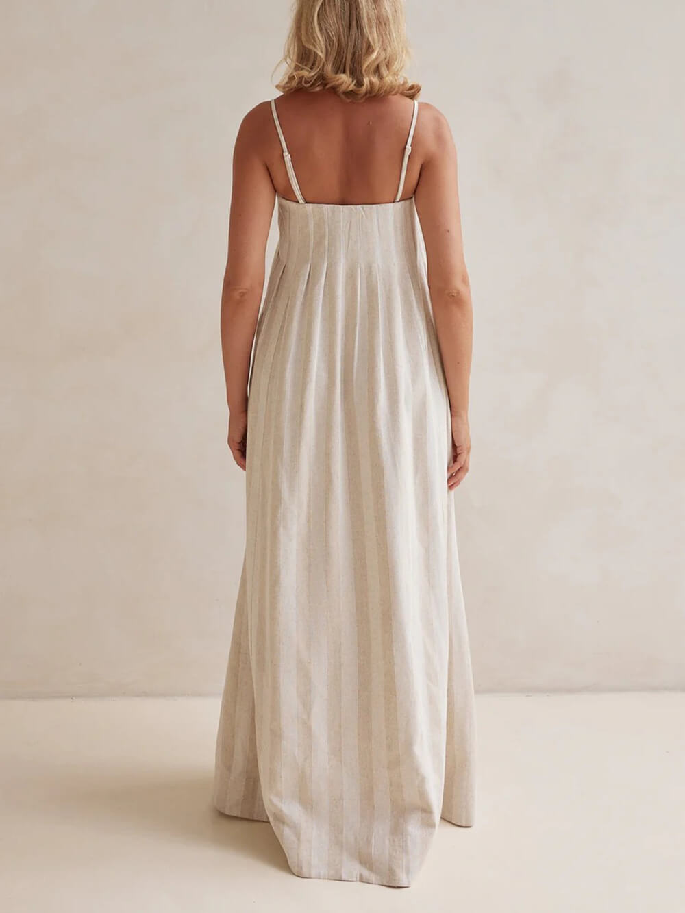 Lässiges Camisole-Maxikleid mit zarten Streifen und Patchwork-Rüschen