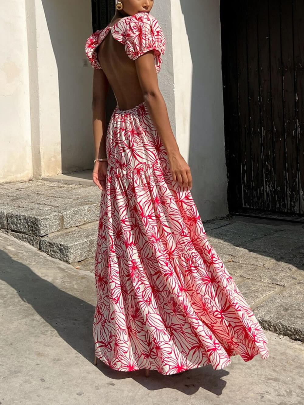 Magnifique robe longue plissée à imprimé floral et dos ouvert