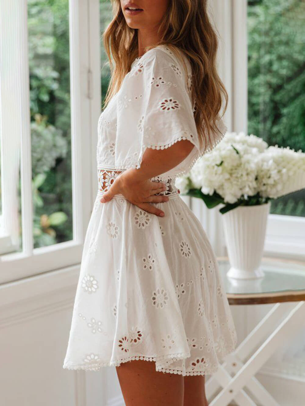 Summer Nights – Rückenfreies Minikleid mit Cut-Outs und Fransen