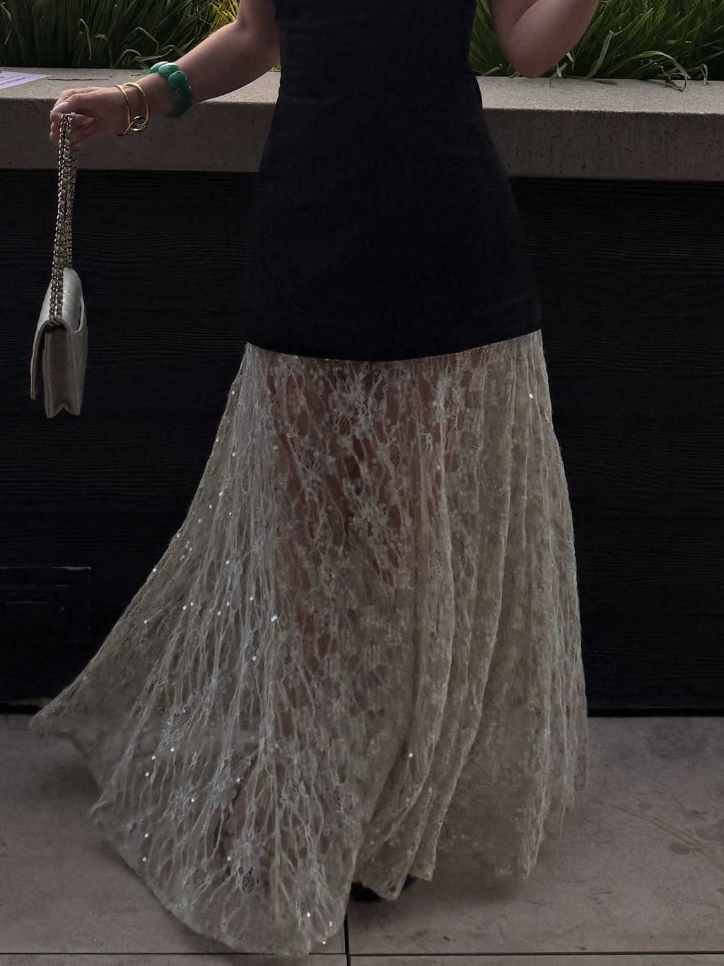 Exquisiter Maxirock aus schillernder Spitze