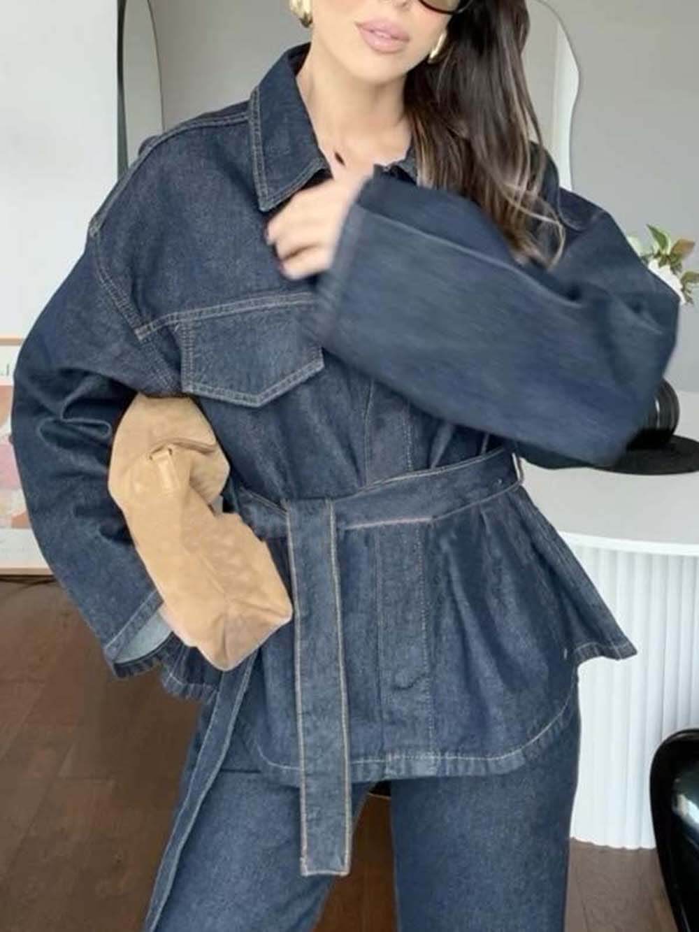 Veste en jean boutonnée à manches longues et col à poches, style workwear classique