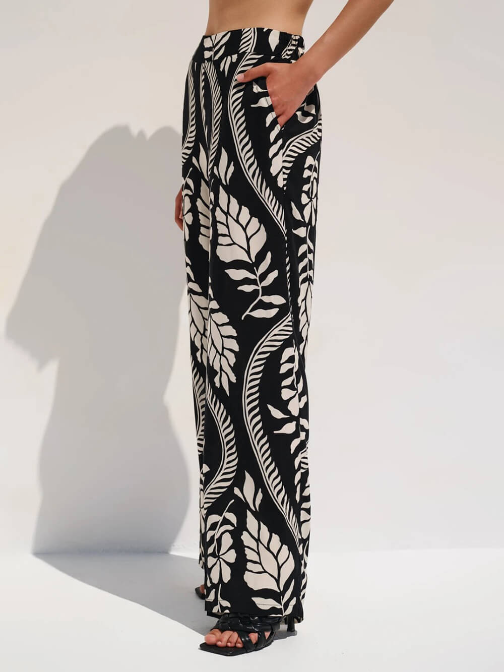 Einzigartige Hose mit geradem Bein und hoher Taille und Aufdruck und elastischer Gürteltasche