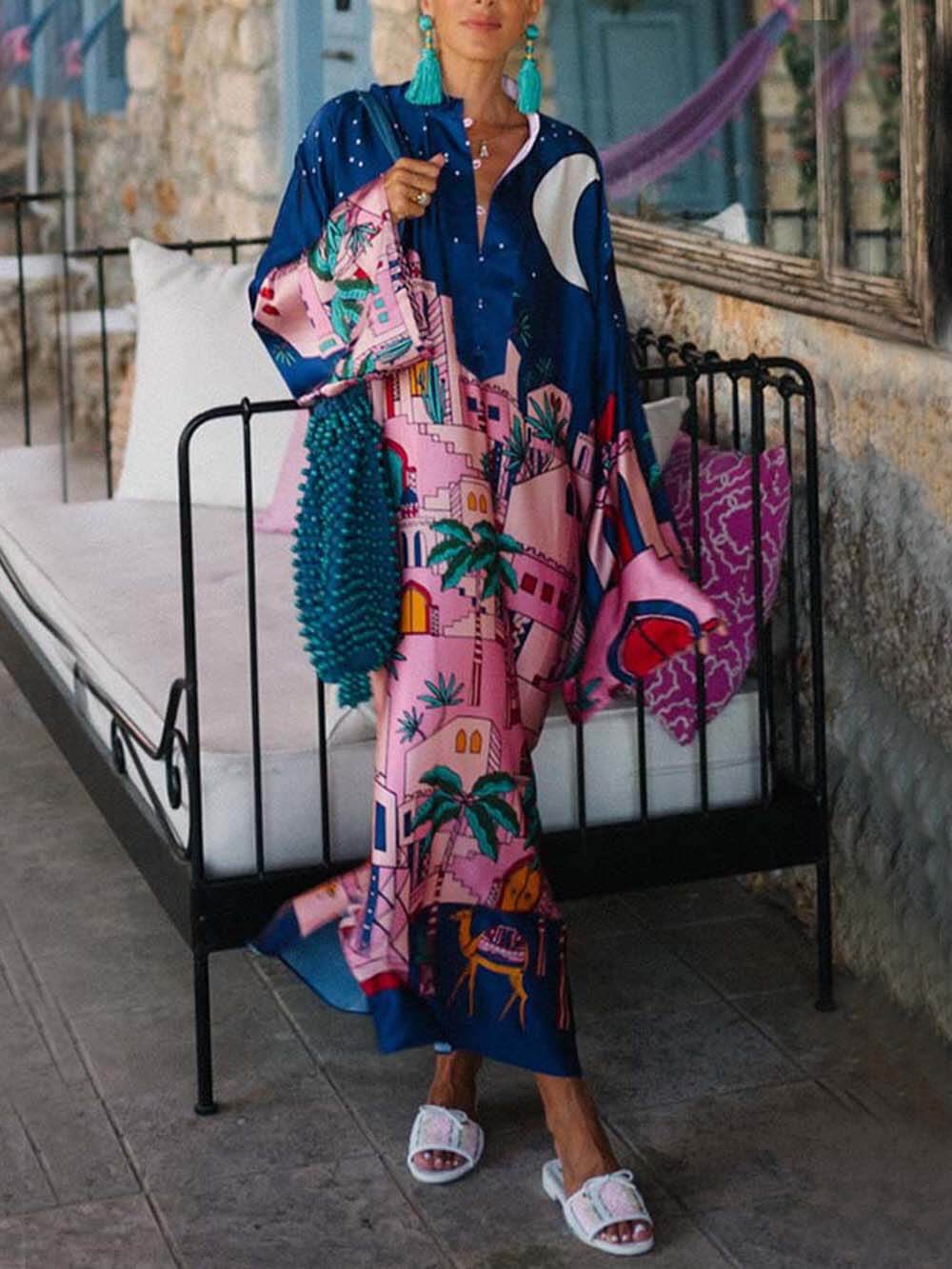 Unique Seaside – Langärmliges Kaftan-Midikleid mit Satin-Print und Knopfleiste, Schlitz