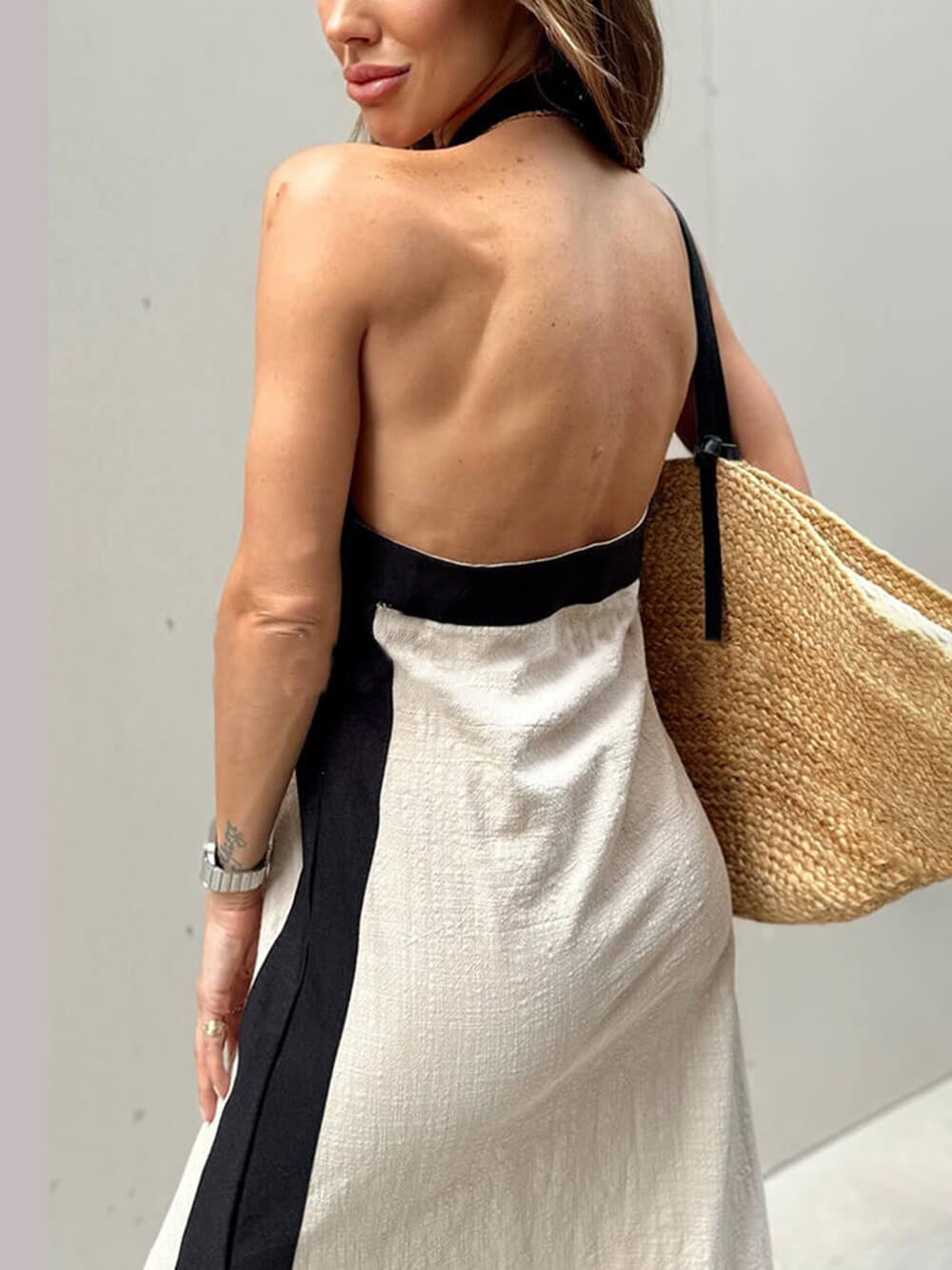 Maxikleid mit Neckholder und Schlitz in Farbblock-Optik